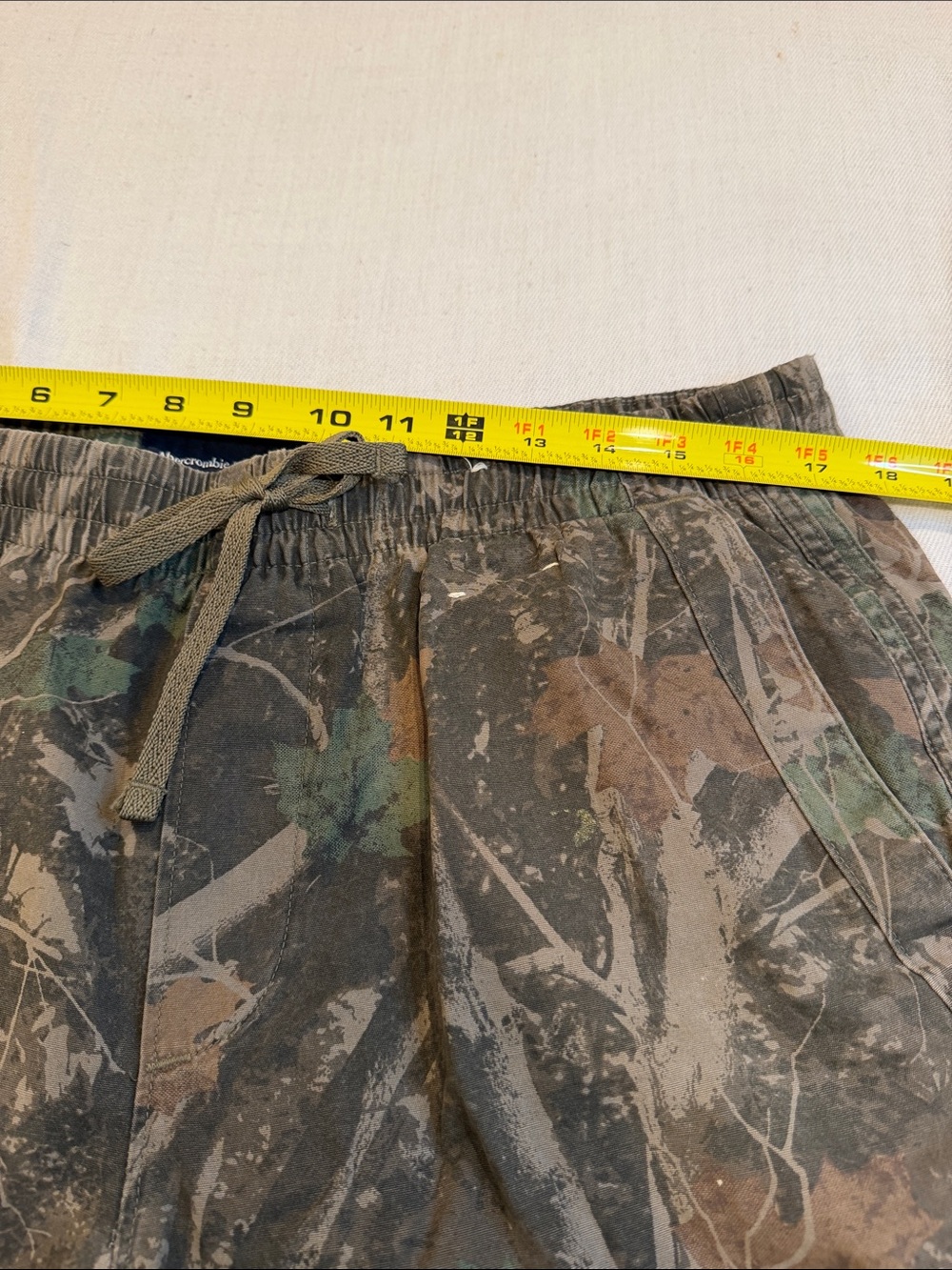 T0308105 Abercrombie & Fitch Olive Green Camo Drawstring Shorts SZ L - Picture 3 of 8